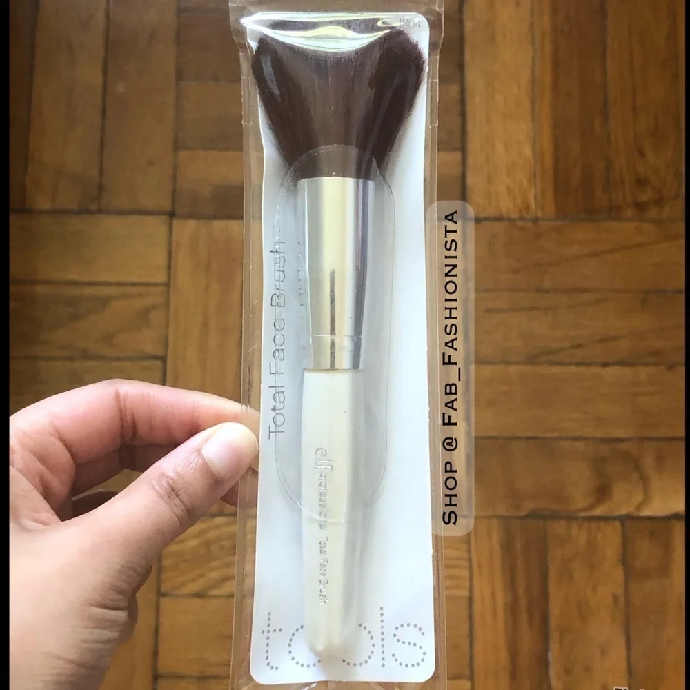🎁 Total Face makeup brush by ELF